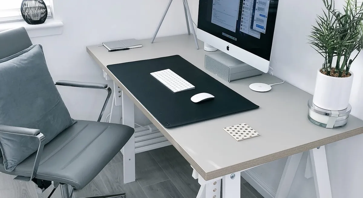 簡約的工作桌面