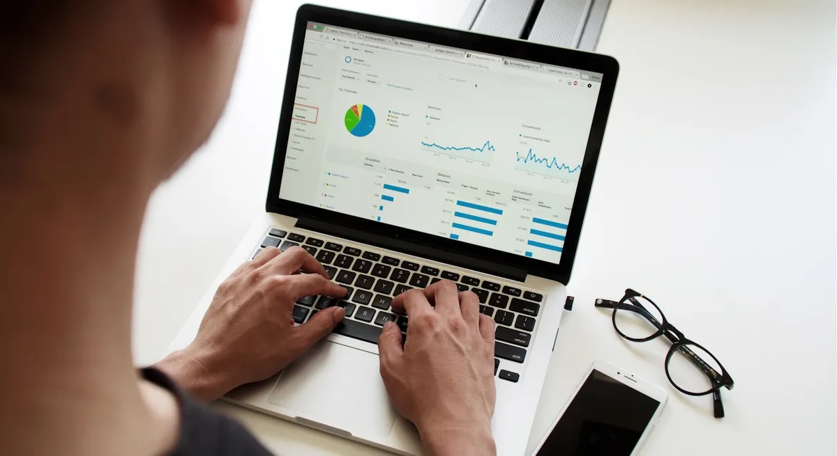 電腦螢幕上的任務管理軟體介面